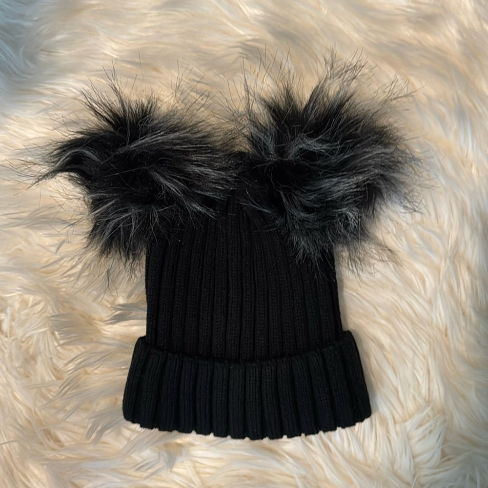 Black fur Pom Pom beanie!